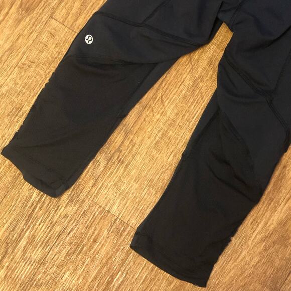 Lululemon Black Purple Stripe Run For Your Life Crop Capri Leggings Size 4 - Picture 11 of 14